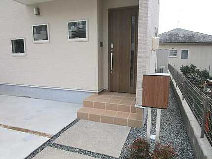 広島市安佐南区長楽寺１丁目の玄関