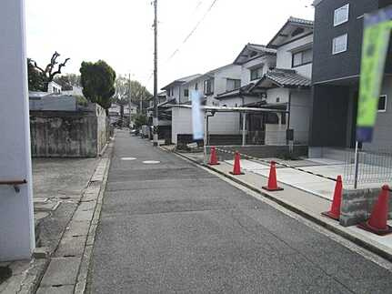 広島市安佐南区長楽寺１丁目の前面道路含む現地写真