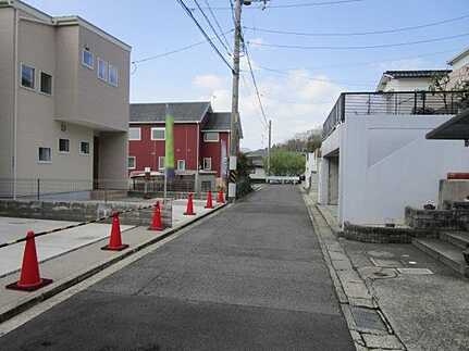 広島市安佐南区長楽寺１丁目の前面道路含む現地写真