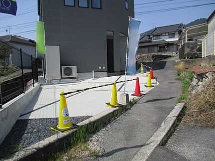 広島市佐伯区坪井２丁目の前面道路含む現地写真
