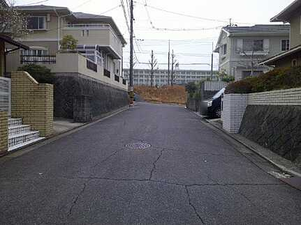 佐伯区観音台３丁目の前面道路含む現地写真