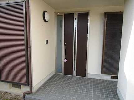 広島市安佐南区高取北４丁目 の玄関