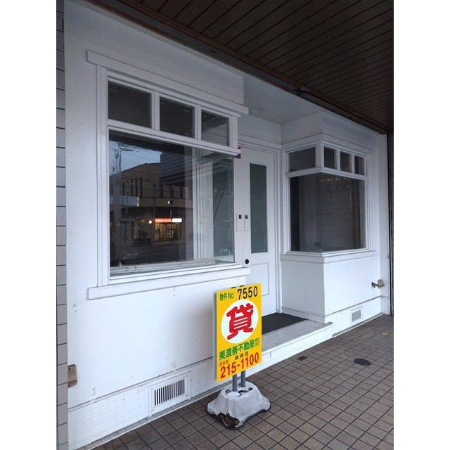 メゾン孝東（店舗・事務所）の玄関