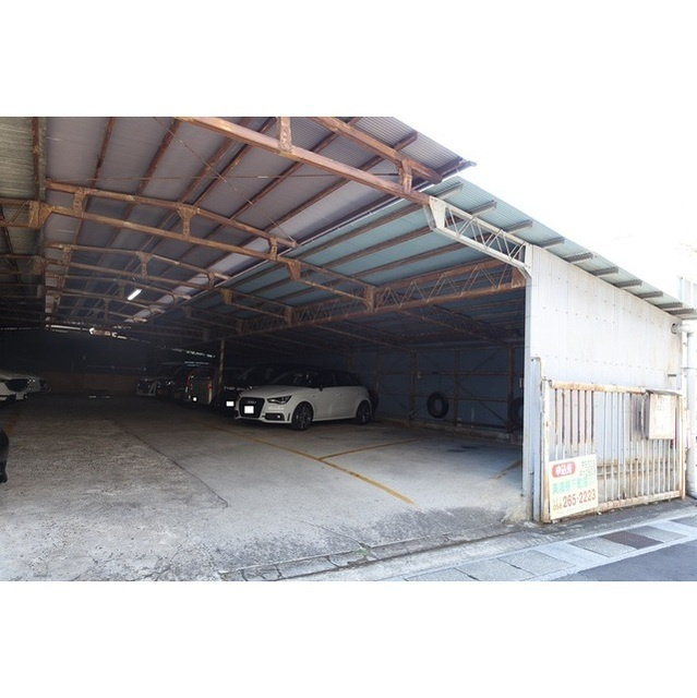 岐阜市加納西広江町２丁目の駐車場の外観