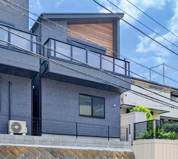 横浜市神奈川区西大口の新築一戸建の外観|堂々と完成しました！いつでもご案内可能です！
お車でご自宅まで送迎承ります。