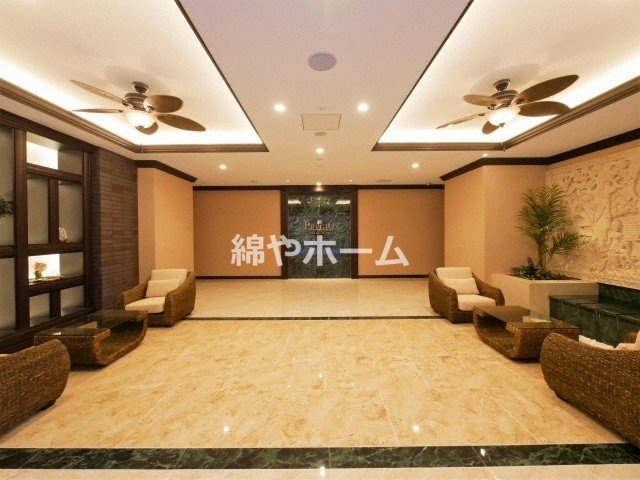 プレジオ難波ASIANのロビー|ゆとりのあるロビーです