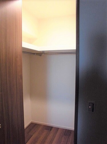 ライオンズ芦屋グランフォートの収納|ウォークインクロゼット(洋室約6.5畳)