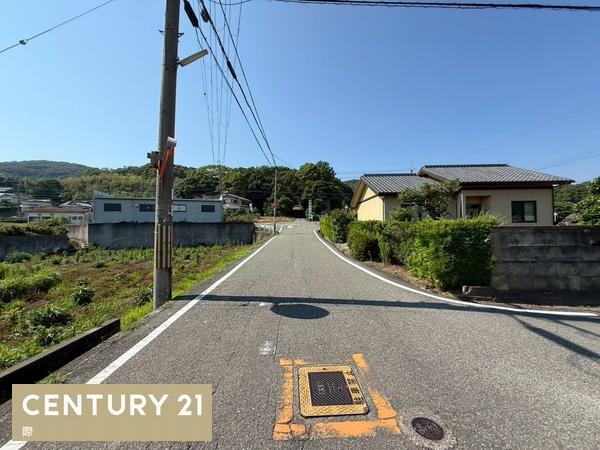 貴志川町岸宮　中古戸建の前面道路含む現地写真