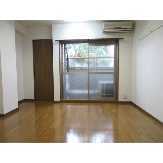 アヴェニール高井戸の居間・リビング|使いやすい居間です