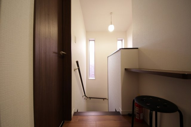 ぬこハウス大倉山のその他共用部分|ホワイト×ブラウンのシンプルで可愛らしいデザイン。
