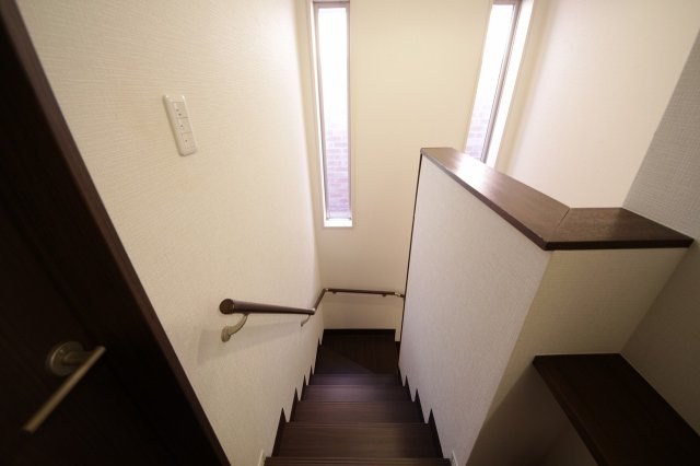 ぬこハウス大倉山のその他共用部分|ホワイト×ブラウンのシンプルで可愛らしいデザイン。
