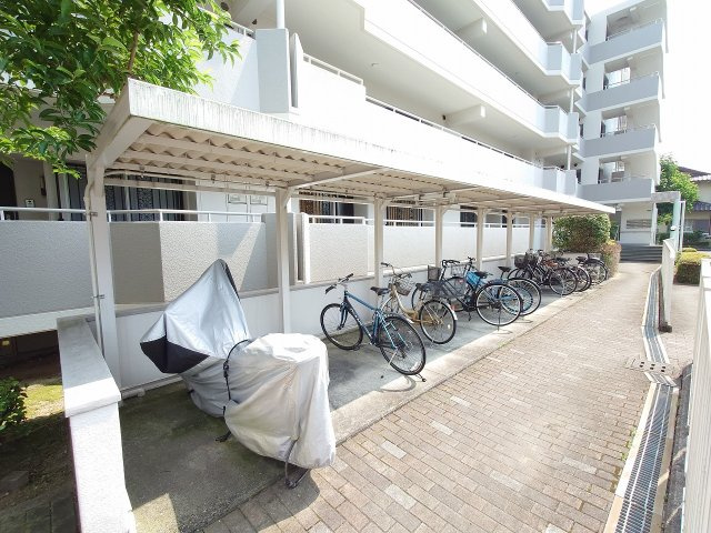 志井サンハイツ24号棟（B-3）の駐輪場