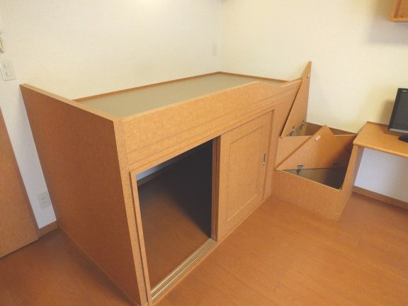 レオパレスワンダースカイの内装|ベッド下収納