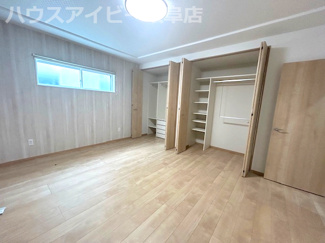 【洋室】 | 大垣市笠木町！築２年の中古住宅！お車並列4台可能！オール電化住宅！ゆとりの広さの5LDK！ | 大垣市笠木町！築２年の中古住宅！お車並列4台可能！オール電化住宅！ゆとりの広さの5LDK！