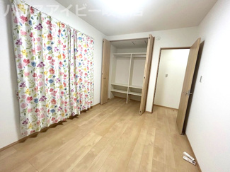 【洋室】 | 大垣市笠木町！築２年の中古住宅！お車並列4台可能！オール電化住宅！ゆとりの広さの5LDK！ | 大垣市笠木町！築２年の中古住宅！お車並列4台可能！オール電化住宅！ゆとりの広さの5LDK！