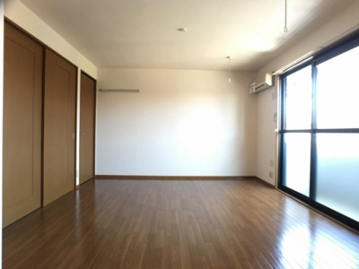 【居間・リビング】 | ロイヤルガーデン