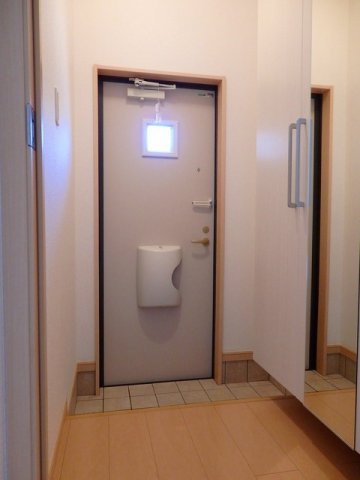 パストラルＳ　Ｃ棟の玄関|収納もある玄関です