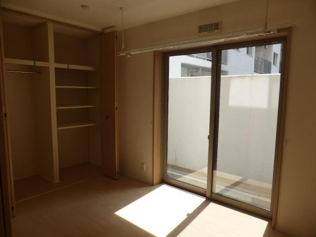 Petit Maison舟入本町の居間・リビング|洋室