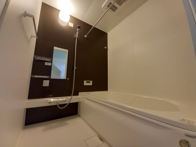 ひたちなか市武田1期の浴室|足が伸ばせる浴槽で、一日の疲れを癒してください～！リラックスタイムを～