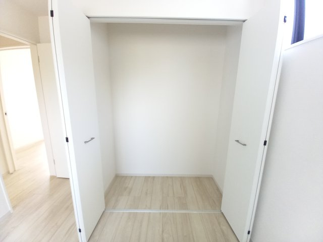 ひたちなか市武田1期の収納|広々クローゼットがあり、お部屋をすっきりとお使いいただけます。