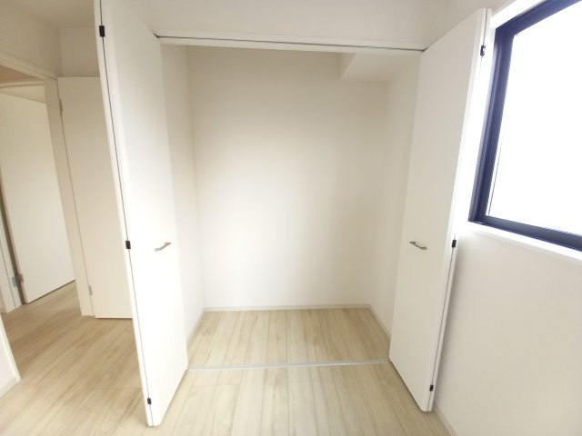 ひたちなか市武田1期の収納|クローゼット内にキャストなどを置いていただき、スペースの有効活用を！