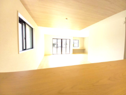 ひたちなか市武田1期の居間・リビング|カウンター越しからリビングが見渡せるので、お子様の様子を見守りながらお料理が作れる嬉しいカウンターキッチン♪