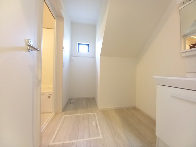 ひたちなか市武田1期の独立洗面台|ゆったりとした洗面スペース！一日を始める朝も素顔に戻る夜も気持ちのいい洗面室から～！