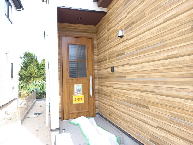 ひたちなか市武田1期の玄関|温かみのある色味の玄関は住まいの（顔）です～♪新しい生活を新しい家で♪