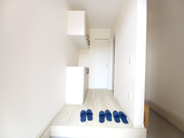 ひたちなか市武田1期の玄関|白を基調とした明るく清潔感のある玄関です