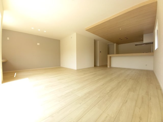 ひたちなか市武田1期の居間・リビング|一日の長い時間を過ごすリビング♪自然と家族が集まれる空間！家族団らんの時間を優しく見守るリビング～