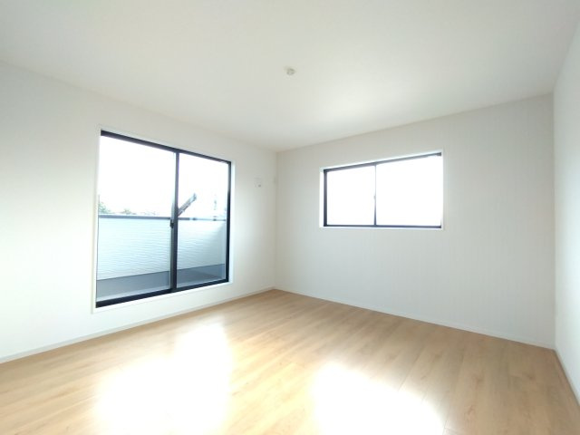 ひたちなか市中根　12期の洋室|同施工洋室です。明るい洋室です。採光・通風が良く毎朝気持ち良く起床ができ・・日中も日差しが降り注ぐ～暖かいお部屋です