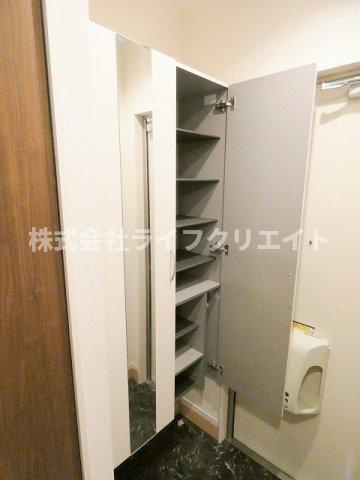 プレヴェールの玄関