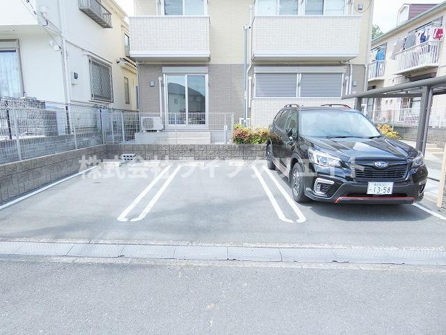 プレヴェールの駐車場