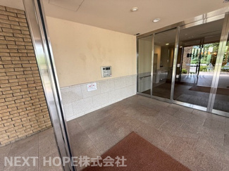 【エントランス】 | エントランスはオートロックです♪女性の方も安心してお住まいいただけます！