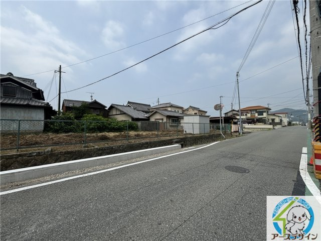 平荘町山角　土地の前面道路含む現地写真