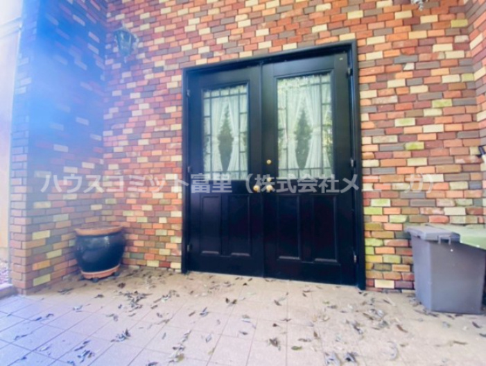 七栄　中古戸建の玄関