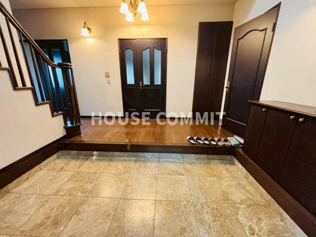 七栄　中古戸建の玄関