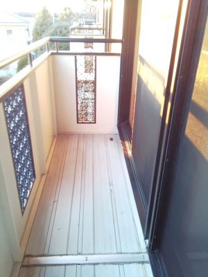 【バルコニー】 | アーバンハイカムール D棟 | バルコニーからの眺めを楽しみながら食事をしませんか