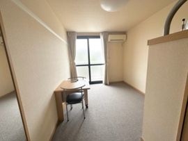 ゆったり過ごせる居間です