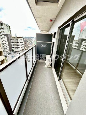 Halu江坂東のバルコニー