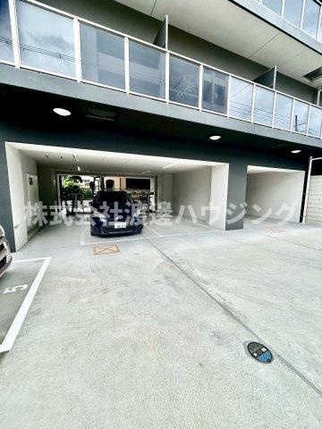 Halu江坂東の駐車場