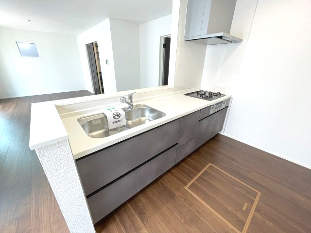 廿日市市福面２丁目　№35849のキッチン|リビング全体を見渡せる
対面式キッチンです。