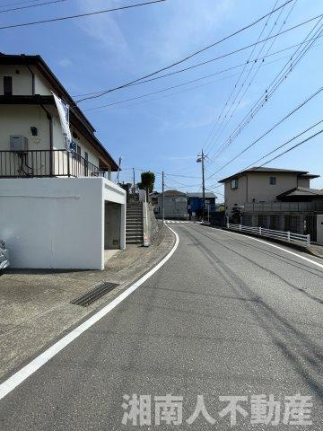 小田原市小竹　戸建の前面道路含む現地写真|前面道路含む現地写真です