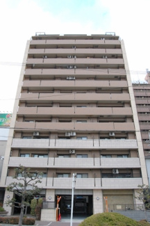 【外観】 | 南海高野線「堺東」駅　徒歩11分
13階建のマンションです