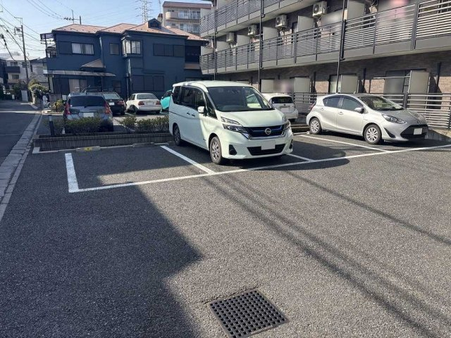 レオネクストブラザーズハイツの駐車場