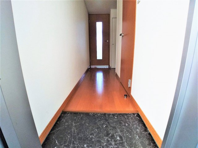さいたま市南区松本４丁目の賃貸マンションの玄関|ゆったりとした玄関です