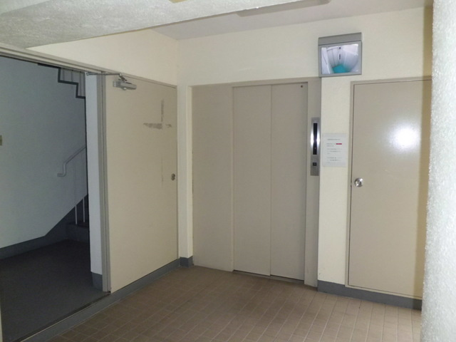 六甲篠原マンションのエントランス