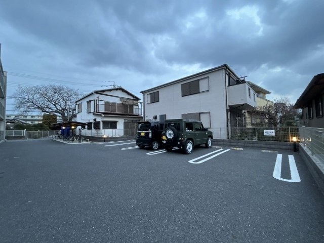 クレイノシャンティ浦和の駐車場