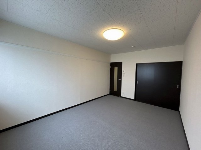 レオネクストしうんの内装|ゆったり過ごせるリビングです