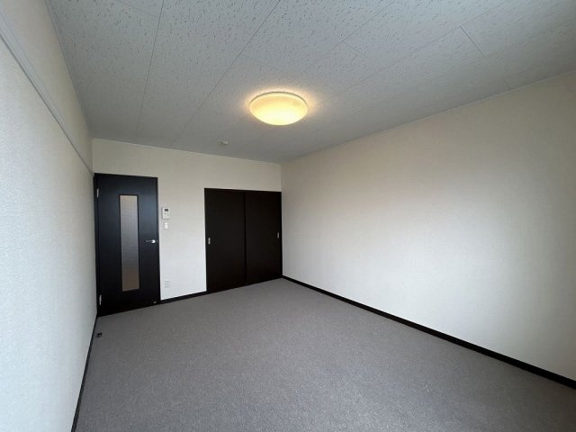 レオネクストしうんの内装|ゆったり過ごせる居間です